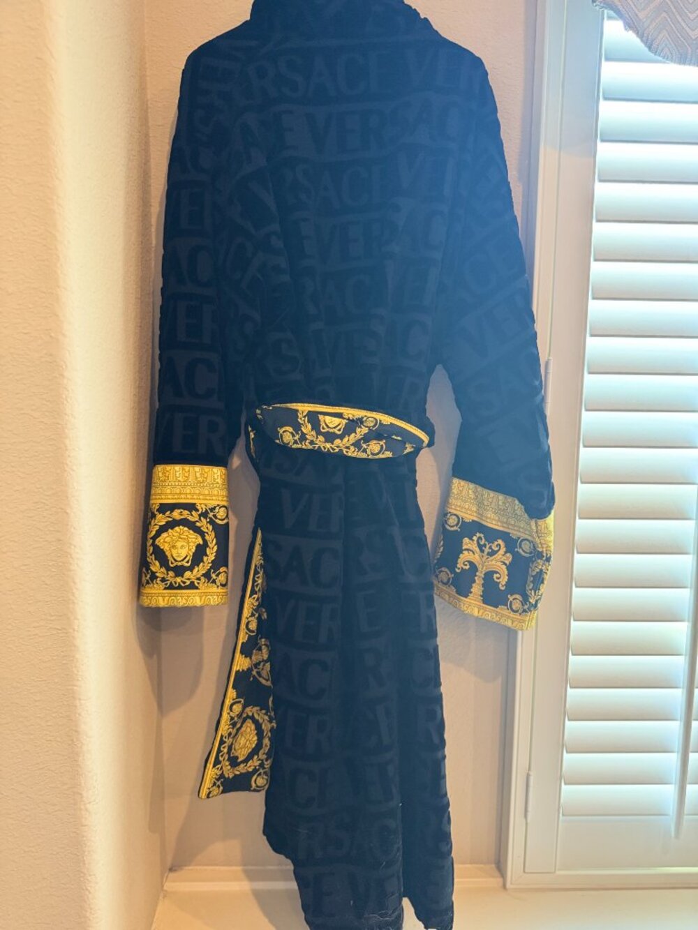 Versace bathrobe - Picture 2 of 2